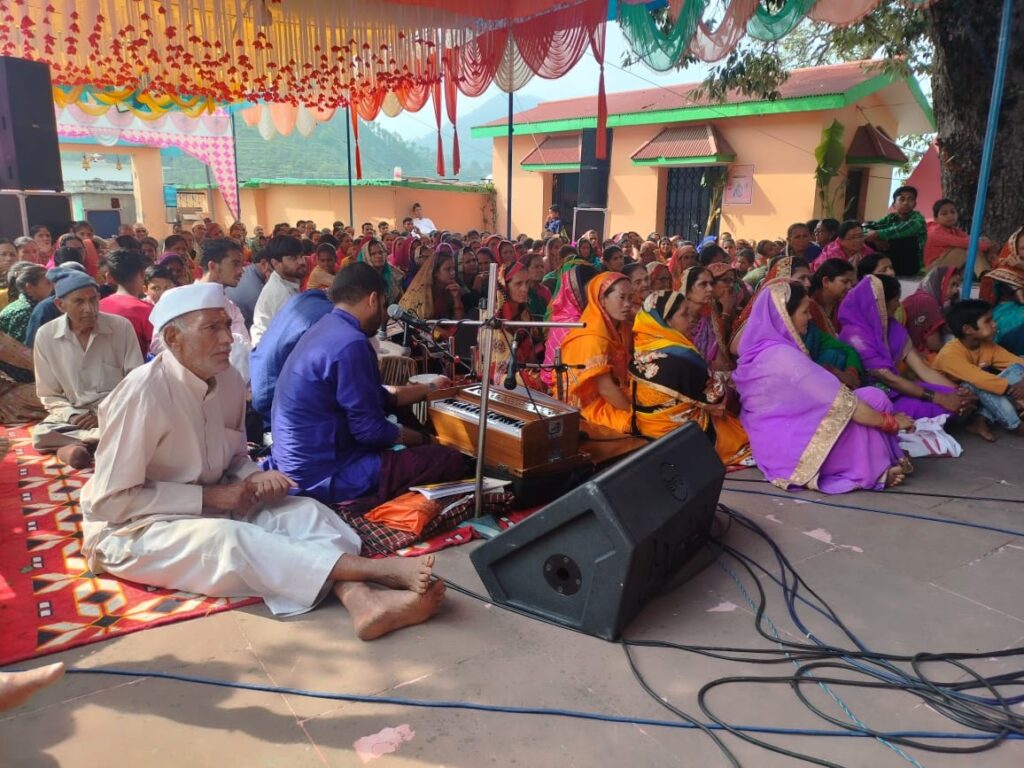 जागेश्वर विधायक मोहन सिंह महरा ने गुणादित्य में भागवत कथा में प्रतिभाग किया