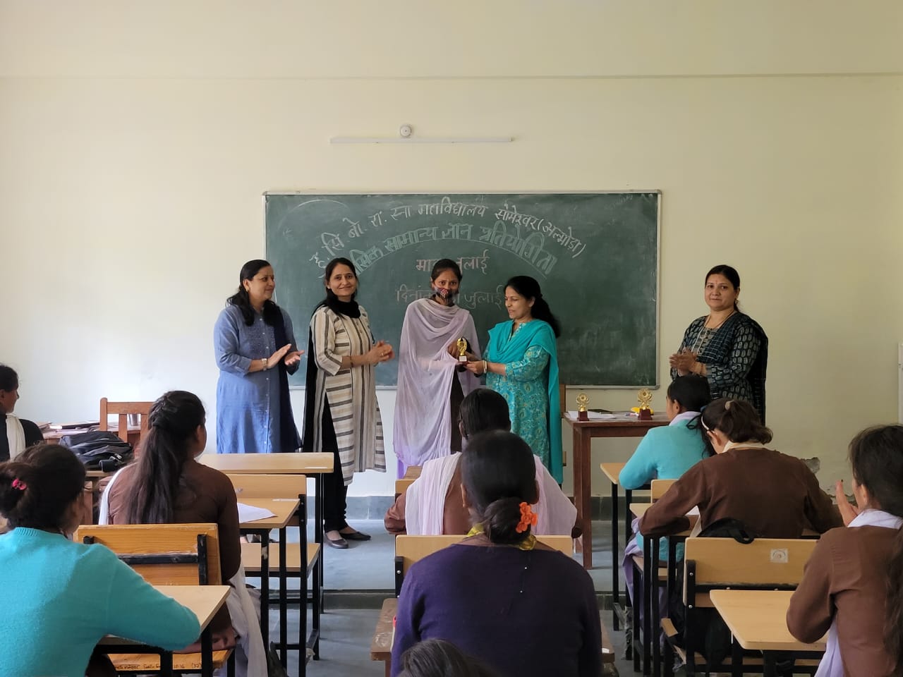 प्रतियोगिता में सभी संकायों के छात्र- छात्राओं द्वारा किया प्रतिभाग