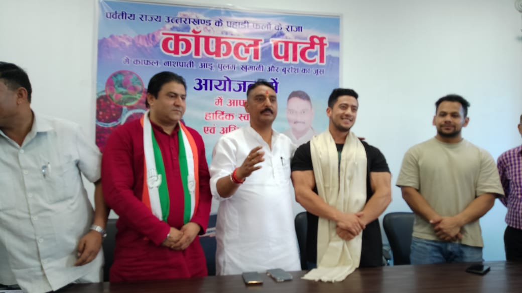 शुभम मेहरा को पूर्व दर्जा मंत्री ने किया सम्मानित