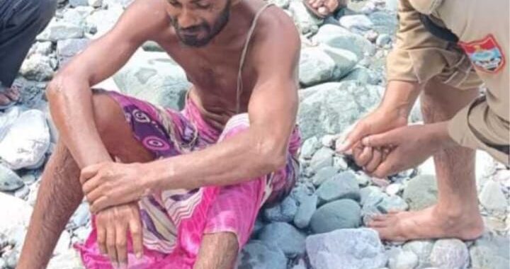 Uttrakhand Police: बनी देवदूत ,गौला नदी में नहाने के दौरान फँसे व्यक्ति को किया रेस्क्यू