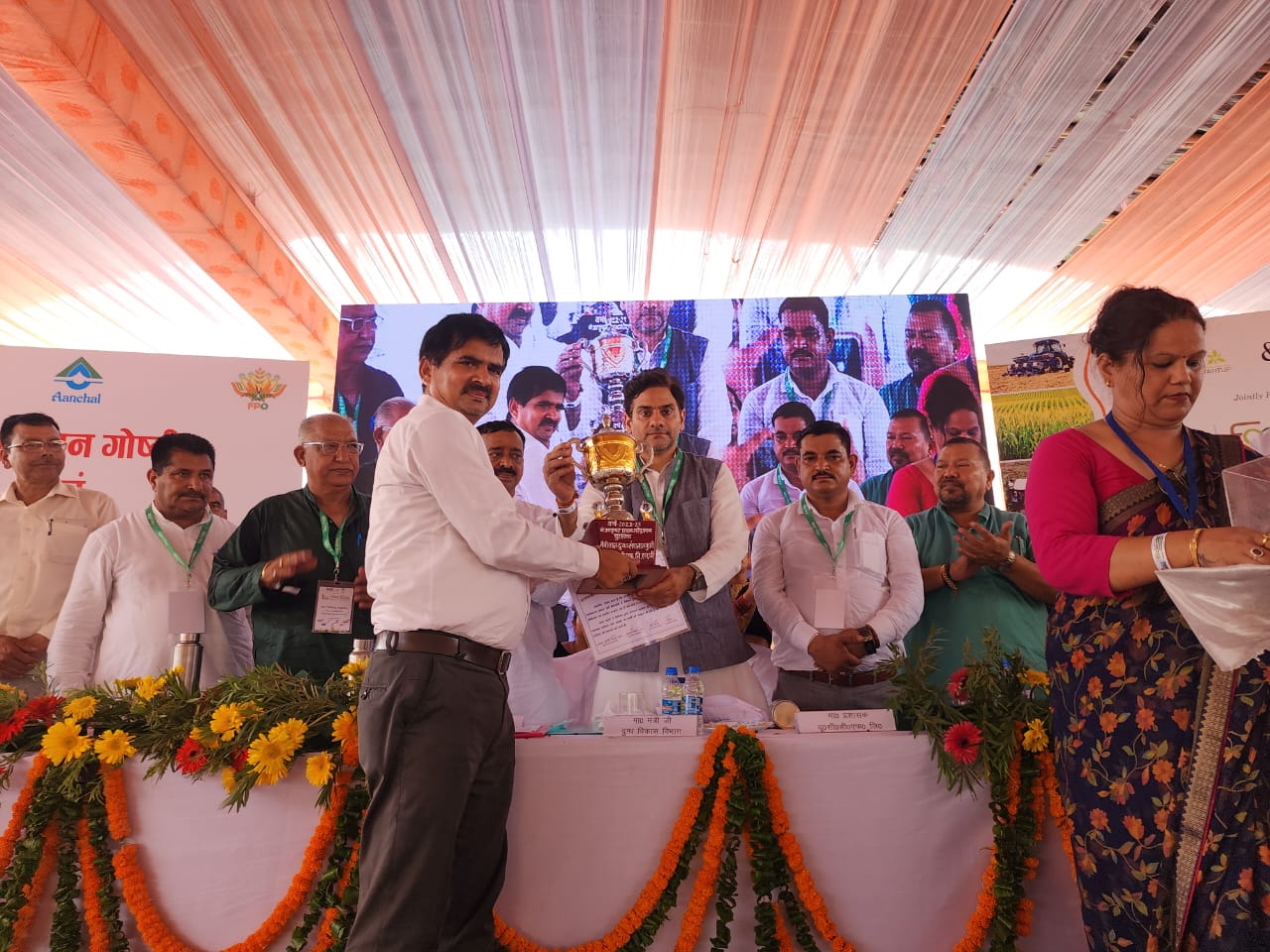 आंचल परिवार द्वारा दुग्ध मंत्री सौरभ बहुगुणा का आभार व्यक्त किया