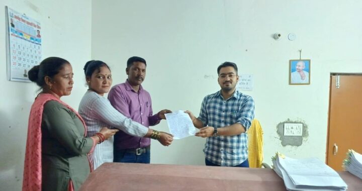 शिक्षकों की कमी को लेकर,ग्रामीणों ने एसडीएम के माध्यम से जिलाधिकारी को भेजा ज्ञापन