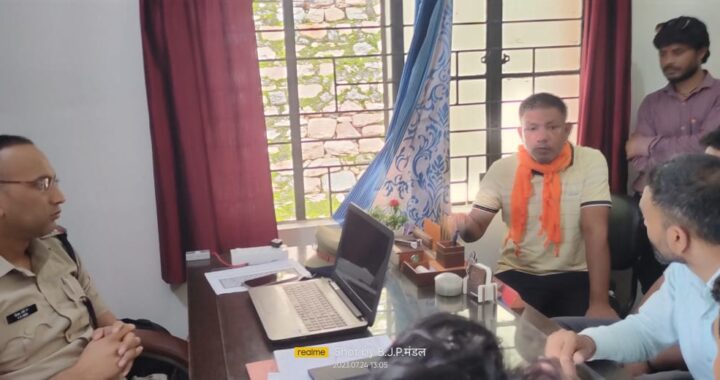 विश्व हिन्दू परिषद के सदस्यों ने SO को दिया पुलिस सत्यापन को लेकर ज्ञापन