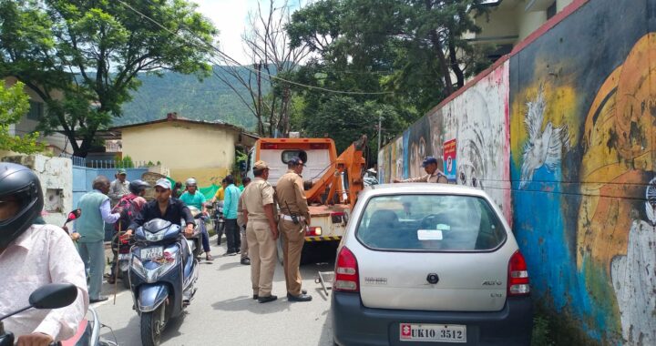 आपातकालीन वाहनों के सुचारु हेतु आवागमन यह जगह हुई नो पार्किंग जोन घोषित।