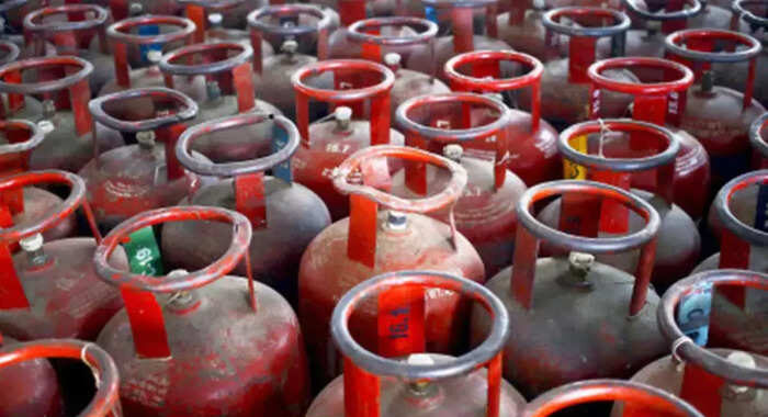 LPG Cylinder Price: रसोई गैस पर अब मिलेगी 200 रुपये की सब्सिडी, PMUY उपभोक्ताओं को डबल फायदा